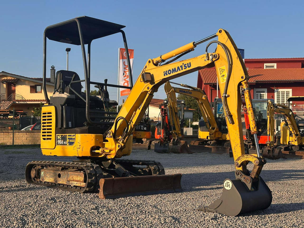 KOMATSU PC16R-3HS - Minikuormaaja: kuva KOMATSU PC16R-3HS - Minikuormaaja KOMATSU PC16R-3HS - Minikuormaaja: kuva KOMATSU PC16R-3HS - Minikuormaaja