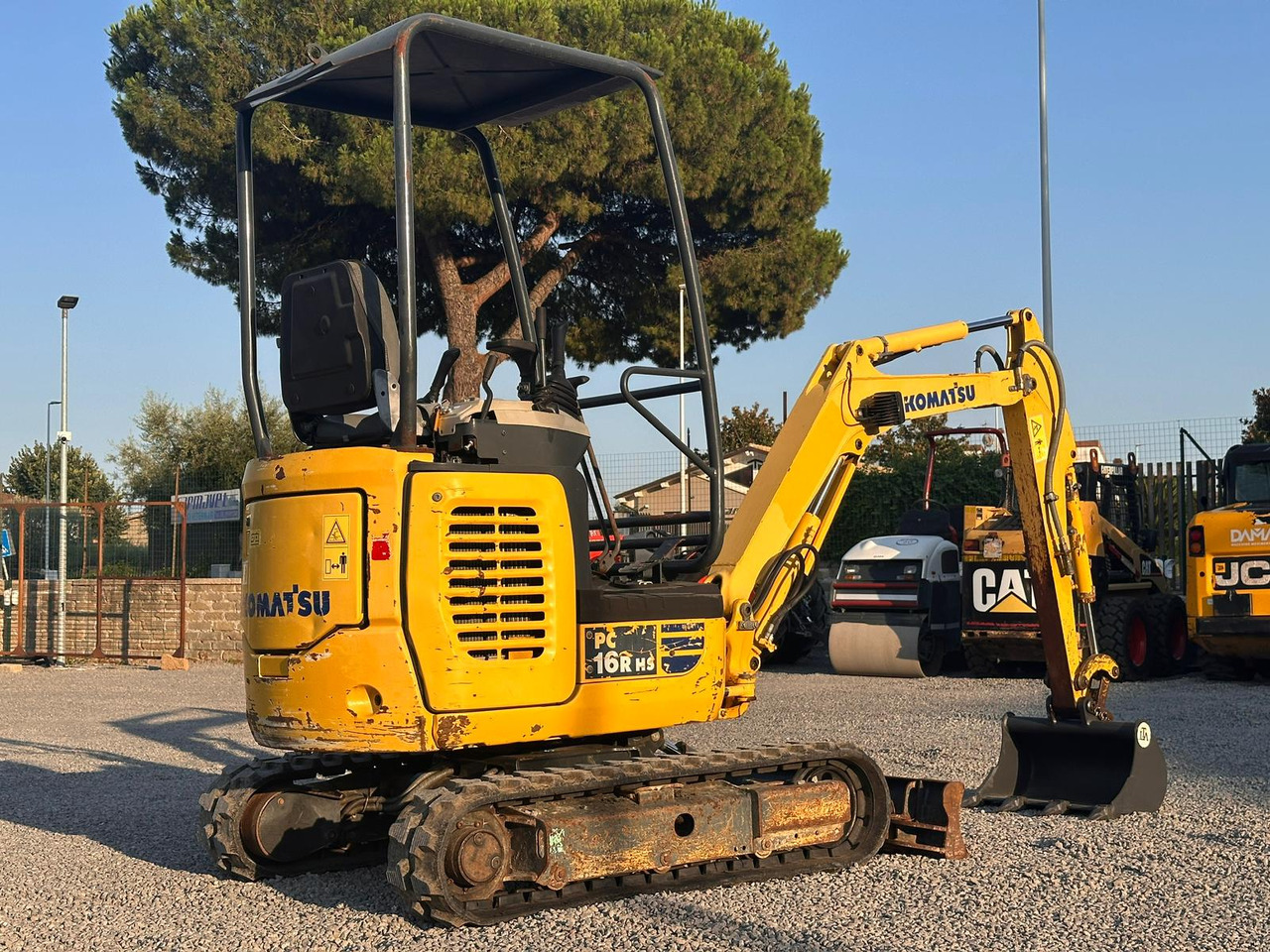 KOMATSU PC16R-3HS - Minikuormaaja: kuva KOMATSU PC16R-3HS - Minikuormaaja KOMATSU PC16R-3HS - Minikuormaaja: kuva KOMATSU PC16R-3HS - Minikuormaaja