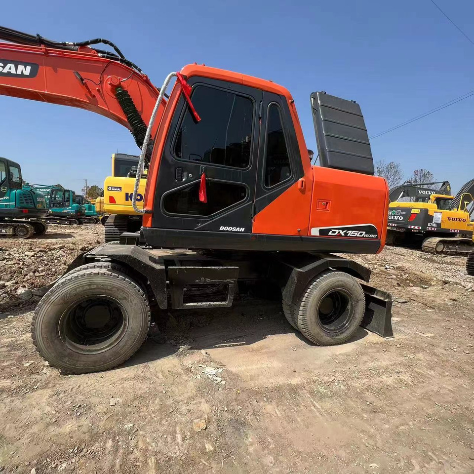 DOOSAN DH150W-7 - Pyöräalustainen kaivinkone: kuva DOOSAN DH150W-7 - Pyöräalustainen kaivinkone DOOSAN DH150W-7 - Pyöräalustainen kaivinkone: kuva DOOSAN DH150W-7 - Pyöräalustainen kaivinkone