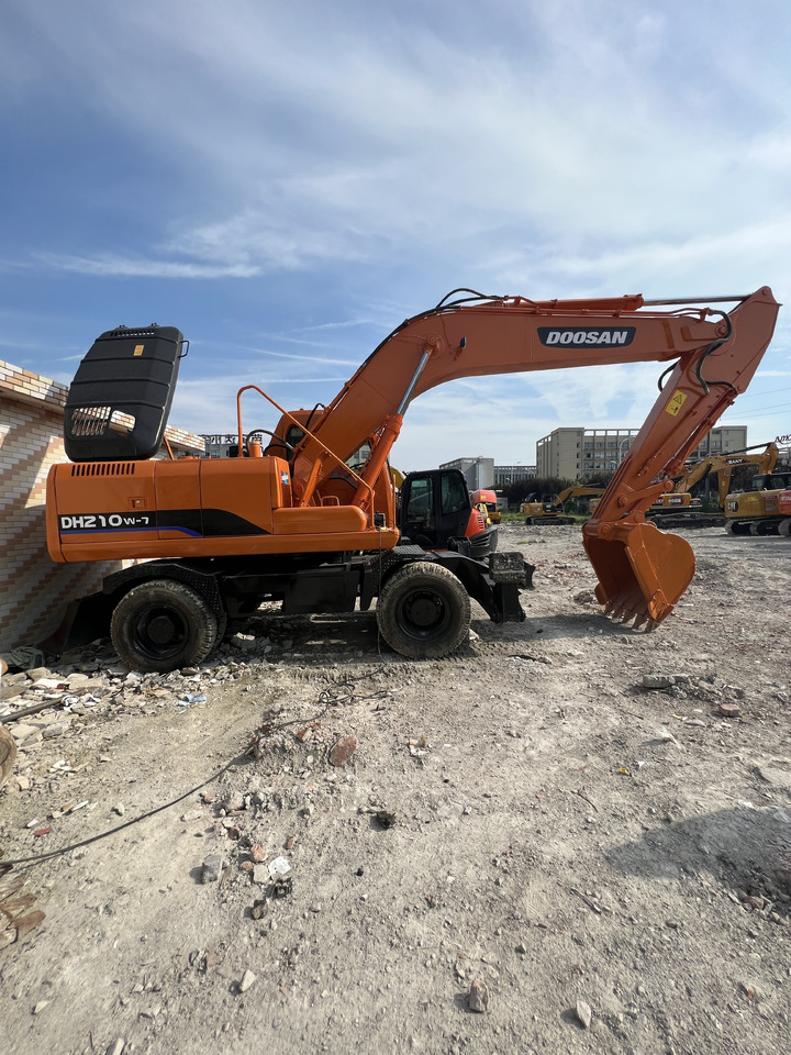 DOOSAN DX210 - Pyöräalustainen kaivinkone: kuva DOOSAN DX210 - Pyöräalustainen kaivinkone DOOSAN DX210 - Pyöräalustainen kaivinkone: kuva DOOSAN DX210 - Pyöräalustainen kaivinkone