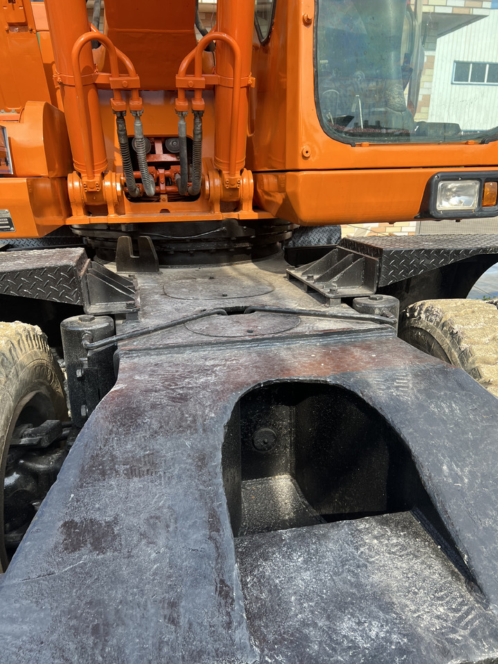 DOOSAN DX210 - Pyöräalustainen kaivinkone: kuva DOOSAN DX210 - Pyöräalustainen kaivinkone DOOSAN DX210 - Pyöräalustainen kaivinkone: kuva DOOSAN DX210 - Pyöräalustainen kaivinkone