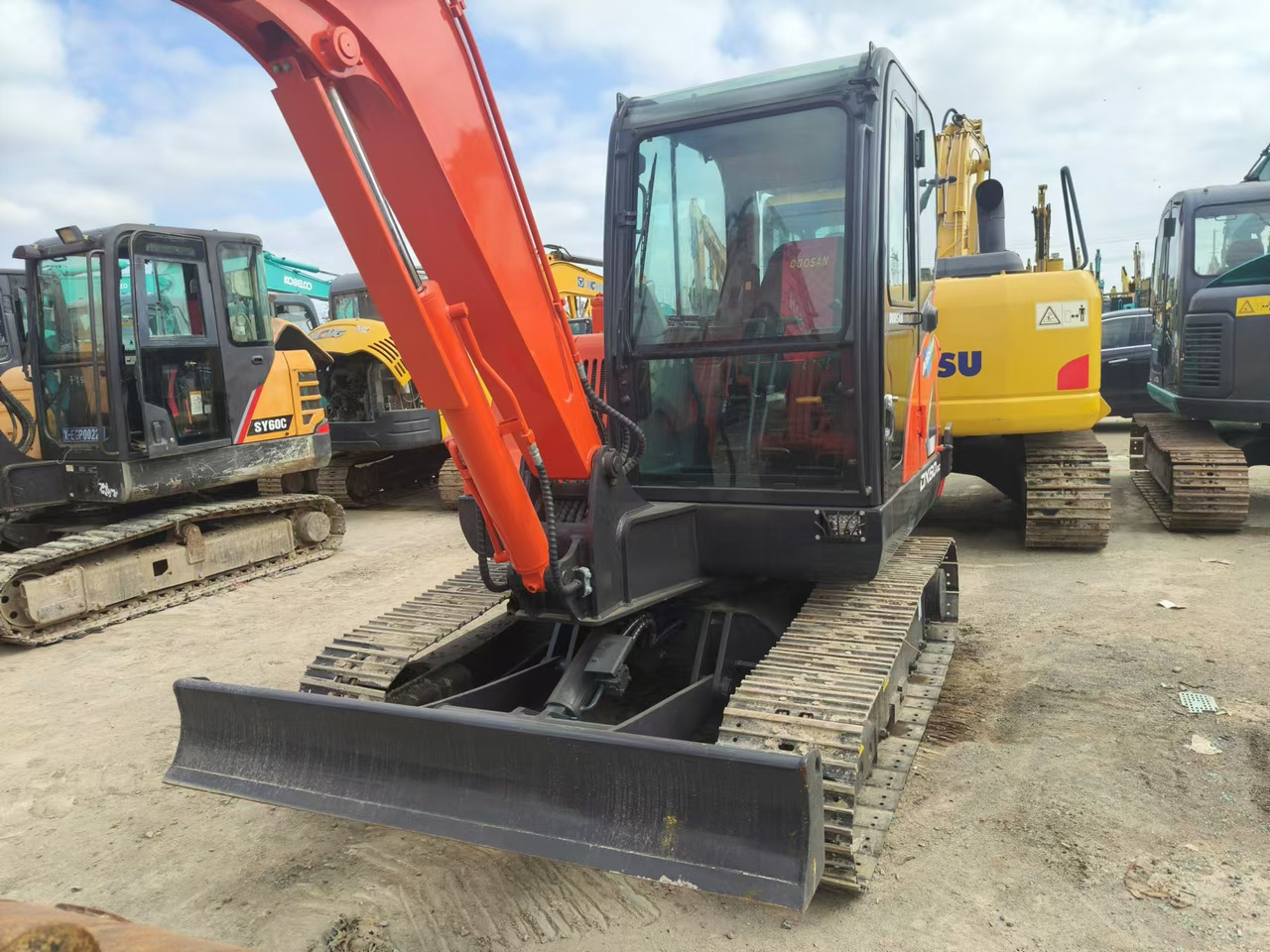 DOOSAN DX60 - Telakaivukone: kuva DOOSAN DX60 - Telakaivukone DOOSAN DX60 - Telakaivukone: kuva DOOSAN DX60 - Telakaivukone