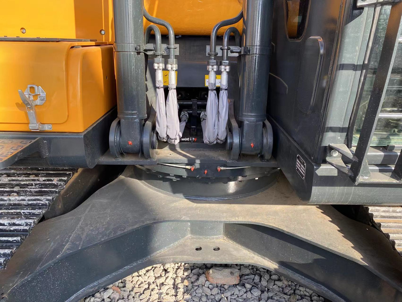 HYUNDAI R220-9S - Telakaivukone: kuva HYUNDAI R220-9S - Telakaivukone HYUNDAI R220-9S - Telakaivukone: kuva HYUNDAI R220-9S - Telakaivukone