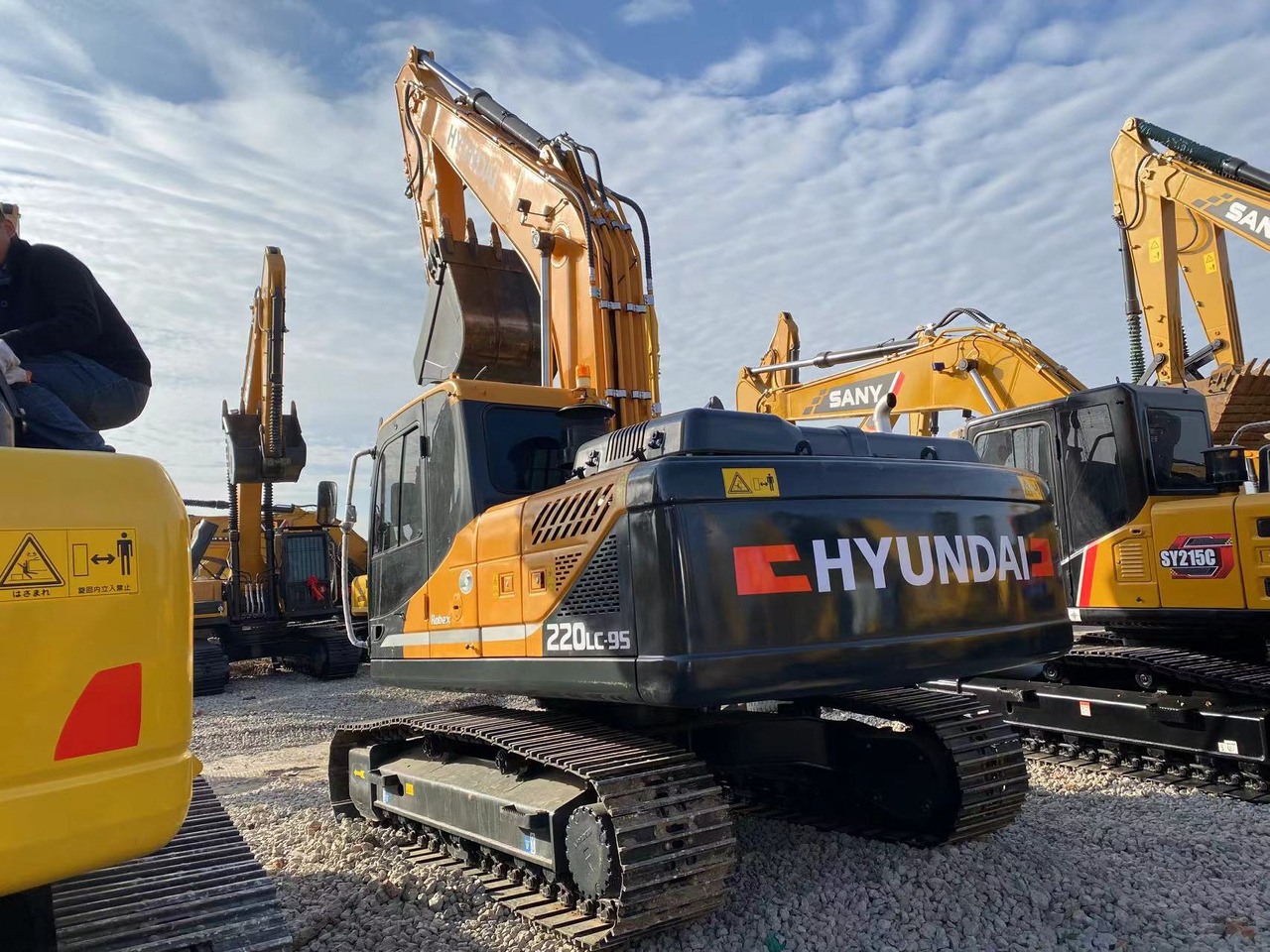 HYUNDAI R220-9S - Telakaivukone: kuva HYUNDAI R220-9S - Telakaivukone HYUNDAI R220-9S - Telakaivukone: kuva HYUNDAI R220-9S - Telakaivukone