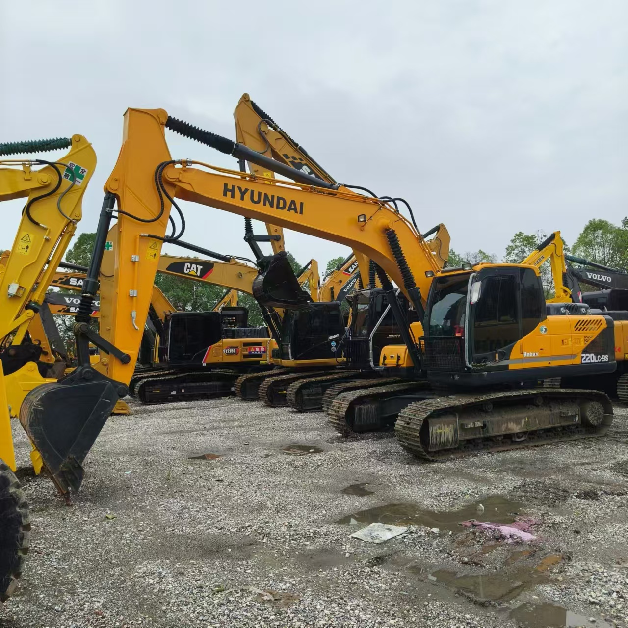 HYUNDAI R220LC-9S - Telakaivukone: kuva HYUNDAI R220LC-9S - Telakaivukone HYUNDAI R220LC-9S - Telakaivukone: kuva HYUNDAI R220LC-9S - Telakaivukone
