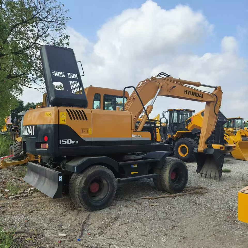 Hyundai R150W-7 - Pyöräalustainen kaivinkone: kuva Hyundai R150W-7 - Pyöräalustainen kaivinkone Hyundai R150W-7 - Pyöräalustainen kaivinkone: kuva Hyundai R150W-7 - Pyöräalustainen kaivinkone