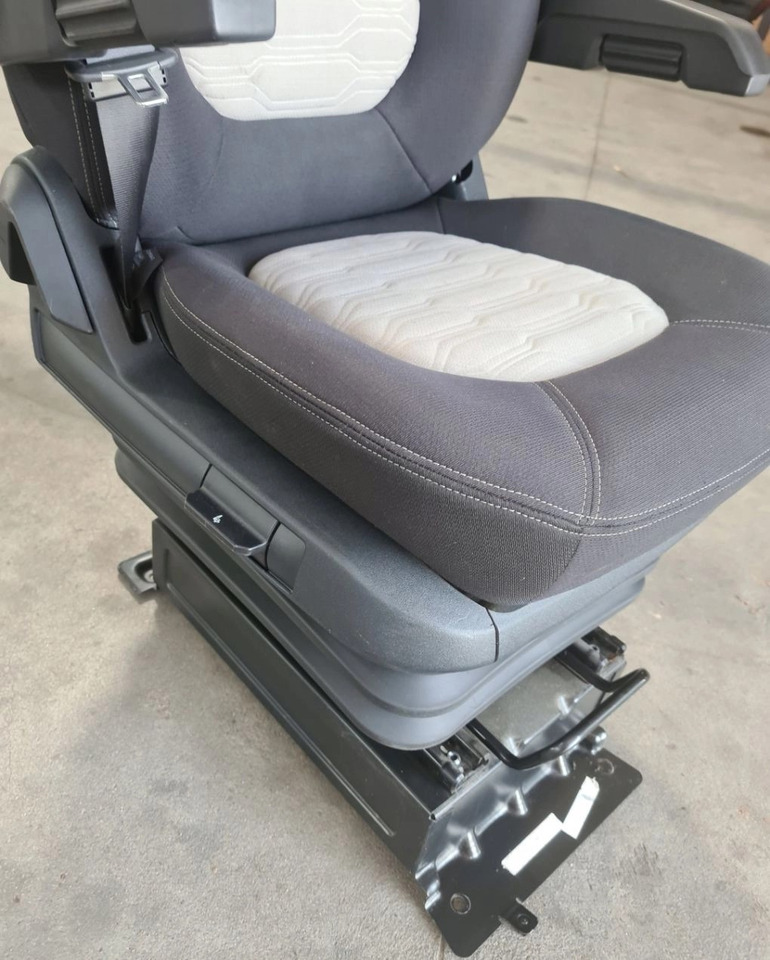 FOTEL PRAWY SIEDZENIE PASAŻERA FORD F-MAX CARGO EURO 6 - Istuin: kuva FOTEL PRAWY SIEDZENIE PASAŻERA FORD F-MAX CARGO EURO 6 - Istuin FOTEL PRAWY SIEDZENIE PASAŻERA FORD F-MAX CARGO EURO 6 - Istuin: kuva FOTEL PRAWY SIEDZENIE PASAŻERA FORD F-MAX CARGO EURO 6 - Istuin