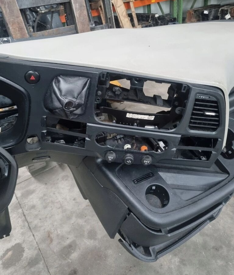 Ford KONSOLA KOMPLETNA KOKPIT DESKA ROZDZIELCZA STELAŻ F-MAX EURO 6 Ford KONSOLA KOMPLETNA KOKPIT DESKA ROZDZIELCZA STELAŻ FORD F-MAX EURO 6 - Kojelauta - Kuorma-auto: kuva Ford KONSOLA KOMPLETNA KOKPIT DESKA ROZDZIELCZA STELAŻ F-MAX EURO 6 Ford KONSOLA KOMPLETNA KOKPIT DESKA ROZDZIELCZA STELAŻ FORD F-MAX EURO 6 - Kojelauta - Kuorma-auto Ford KONSOLA KOMPLETNA KOKPIT DESKA ROZDZIELCZA STELAŻ F-MAX EURO 6 Ford KONSOLA KOMPLETNA KOKPIT DESKA ROZDZIELCZA STELAŻ FORD F-MAX EURO 6 - Kojelauta - Kuorma-auto: kuva Ford KONSOLA KOMPLETNA KOKPIT DESKA ROZDZIELCZA STELAŻ F-MAX EURO 6 Ford KONSOLA KOMPLETNA KOKPIT DESKA ROZDZIELCZA STELAŻ FORD F-MAX EURO 6 - Kojelauta - Kuorma-auto