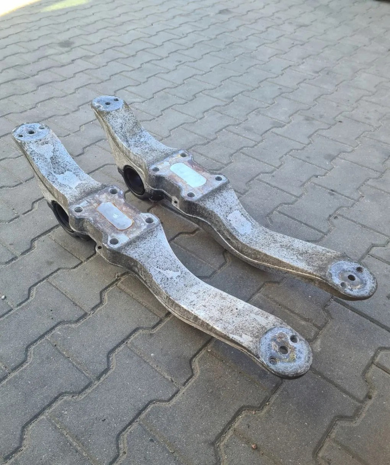 MOCOWANIE PRAWE LUB LEWE PODUSZEK ŁAPA KOŁYSKA DELFIN VOLVO FH 4 FH 5 22327290 - Ripustin: kuva MOCOWANIE PRAWE LUB LEWE PODUSZEK ŁAPA KOŁYSKA DELFIN VOLVO FH 4 FH 5 22327290 - Ripustin MOCOWANIE PRAWE LUB LEWE PODUSZEK ŁAPA KOŁYSKA DELFIN VOLVO FH 4 FH 5 22327290 - Ripustin: kuva MOCOWANIE PRAWE LUB LEWE PODUSZEK ŁAPA KOŁYSKA DELFIN VOLVO FH 4 FH 5 22327290 - Ripustin