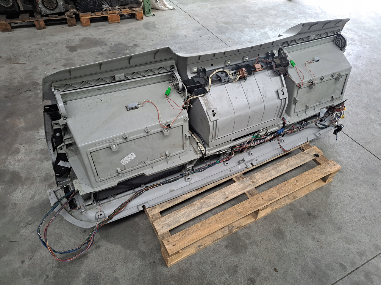 VOLVO PÓŁKA KONSOLA GÓRNA SCHOWEK VOLVO FH 13 LIFT VOLVO FM KABINA XL - Ohjaamo ja sisustus - Kuorma-auto: kuva VOLVO PÓŁKA KONSOLA GÓRNA SCHOWEK VOLVO FH 13 LIFT VOLVO FM KABINA XL - Ohjaamo ja sisustus - Kuorma-auto VOLVO PÓŁKA KONSOLA GÓRNA SCHOWEK VOLVO FH 13 LIFT VOLVO FM KABINA XL - Ohjaamo ja sisustus - Kuorma-auto: kuva VOLVO PÓŁKA KONSOLA GÓRNA SCHOWEK VOLVO FH 13 LIFT VOLVO FM KABINA XL - Ohjaamo ja sisustus - Kuorma-auto