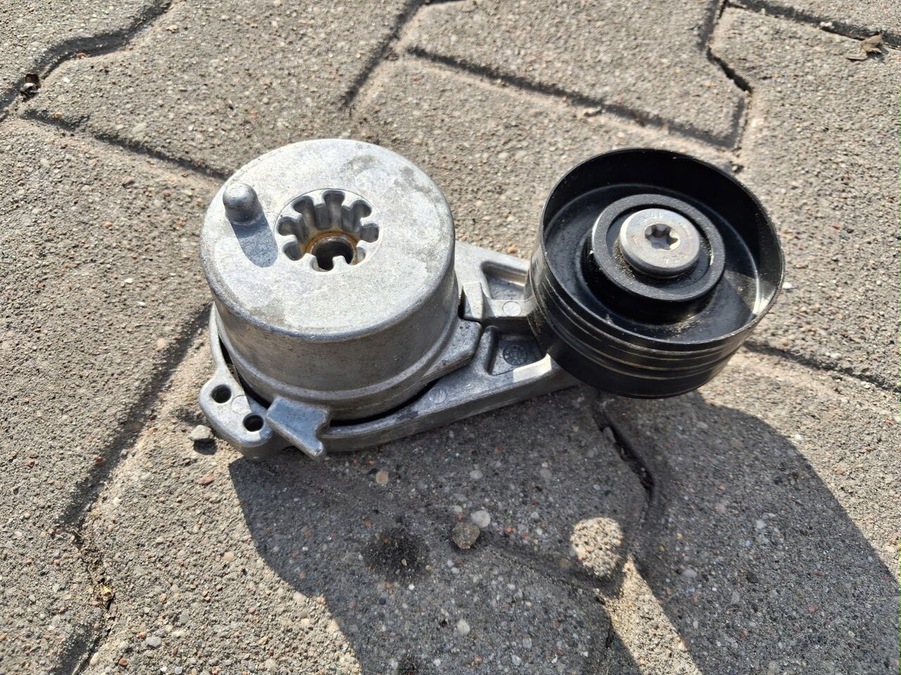VOLVO ROLKA NAPINACZ PASKA ALTERNATORA RENAULT RANGE GAMA T VOLVO FH 4 5 - Moottori ja osat - Kuorma-auto: kuva VOLVO ROLKA NAPINACZ PASKA ALTERNATORA RENAULT RANGE GAMA T VOLVO FH 4 5 - Moottori ja osat - Kuorma-auto VOLVO ROLKA NAPINACZ PASKA ALTERNATORA RENAULT RANGE GAMA T VOLVO FH 4 5 - Moottori ja osat - Kuorma-auto: kuva VOLVO ROLKA NAPINACZ PASKA ALTERNATORA RENAULT RANGE GAMA T VOLVO FH 4 5 - Moottori ja osat - Kuorma-auto