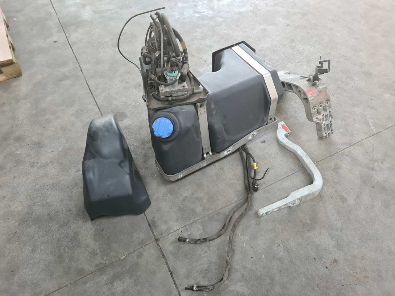 VOLVO ZBIORNIK POMPA WIĄZKA ADBLUE KOMPLET RENAULT GAMA T VOLVO FH 4 FM 4 - AdBlue tankki: kuva VOLVO ZBIORNIK POMPA WIĄZKA ADBLUE KOMPLET RENAULT GAMA T VOLVO FH 4 FM 4 - AdBlue tankki VOLVO ZBIORNIK POMPA WIĄZKA ADBLUE KOMPLET RENAULT GAMA T VOLVO FH 4 FM 4 - AdBlue tankki: kuva VOLVO ZBIORNIK POMPA WIĄZKA ADBLUE KOMPLET RENAULT GAMA T VOLVO FH 4 FM 4 - AdBlue tankki