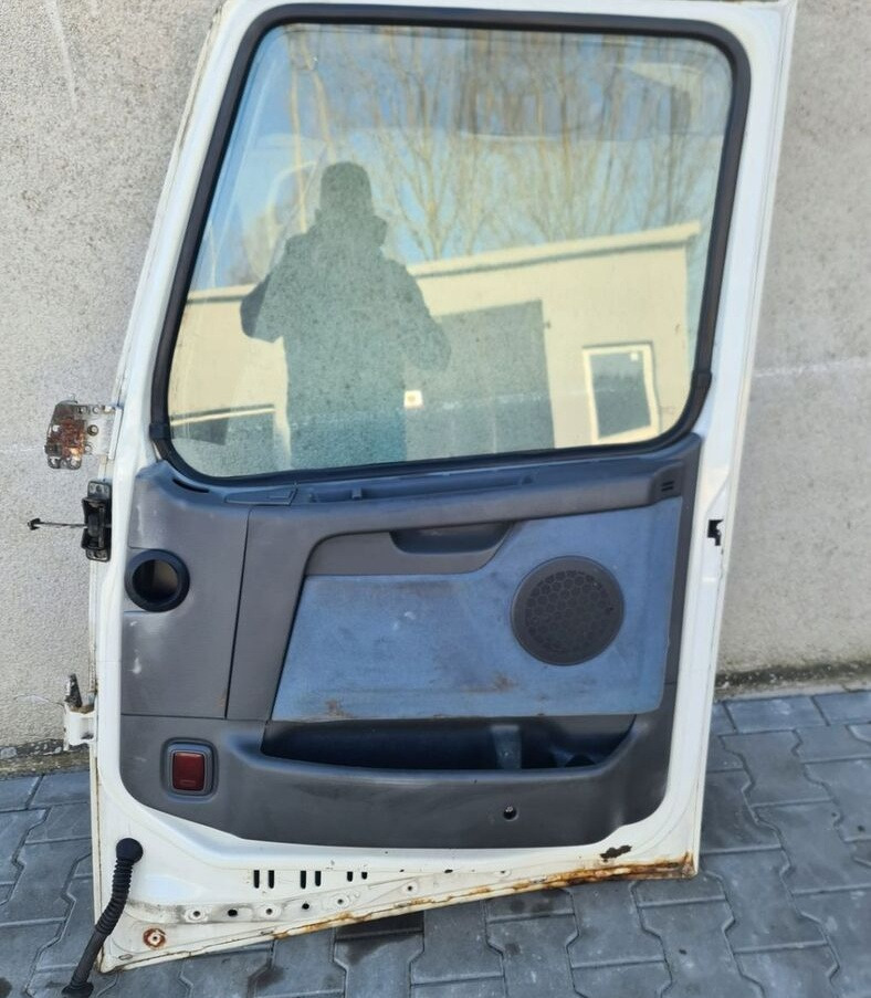 Volvo FH - Ovi ja osat - Kuorma-auto: kuva Volvo FH - Ovi ja osat - Kuorma-auto Volvo FH - Ovi ja osat - Kuorma-auto: kuva Volvo FH - Ovi ja osat - Kuorma-auto