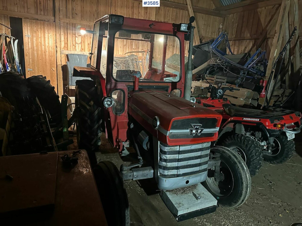 1972 Massey-Ferguson 135 w/ Tailgate and chains. - Traktori: kuva 1972 Massey-Ferguson 135 w/ Tailgate and chains. - Traktori 1972 Massey-Ferguson 135 w/ Tailgate and chains. - Traktori: kuva 1972 Massey-Ferguson 135 w/ Tailgate and chains. - Traktori