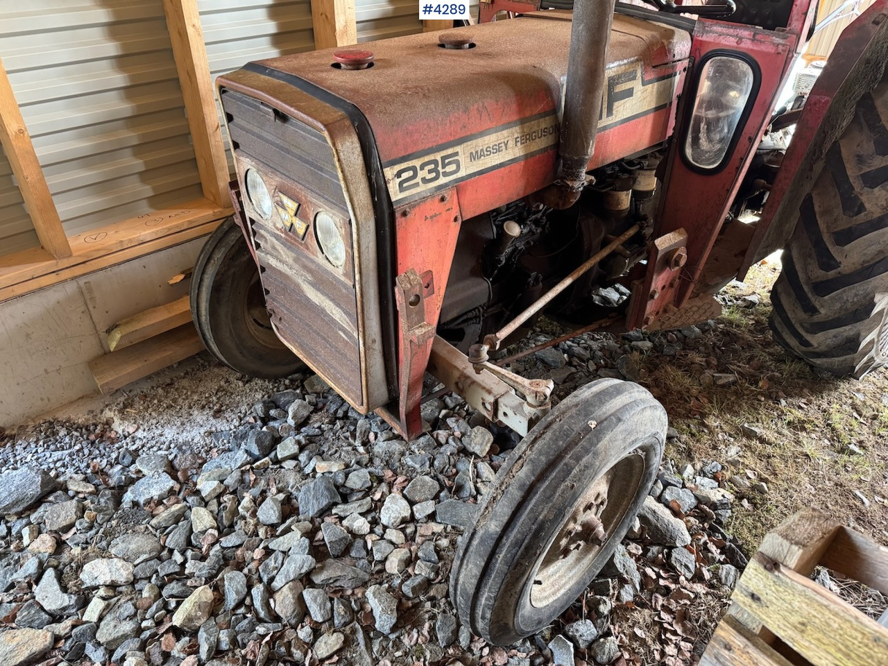 1980 Massey Ferguson 235 w/loader - Traktori: kuva 1980 Massey Ferguson 235 w/loader - Traktori 1980 Massey Ferguson 235 w/loader - Traktori: kuva 1980 Massey Ferguson 235 w/loader - Traktori