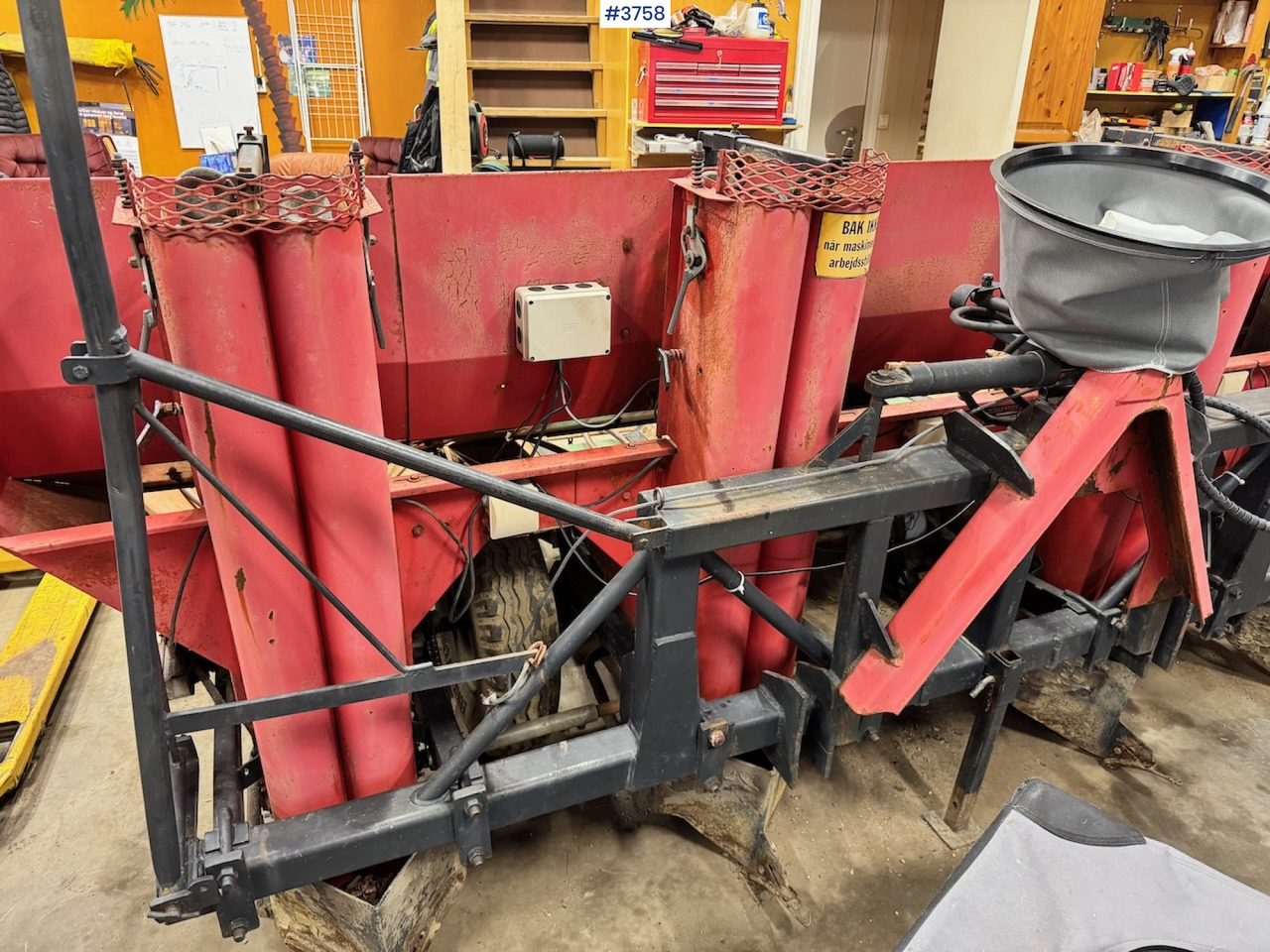 1985 Hylleberg 442 potato planter - Perunanistutuskone: kuva 1985 Hylleberg 442 potato planter - Perunanistutuskone 1985 Hylleberg 442 potato planter - Perunanistutuskone: kuva 1985 Hylleberg 442 potato planter - Perunanistutuskone