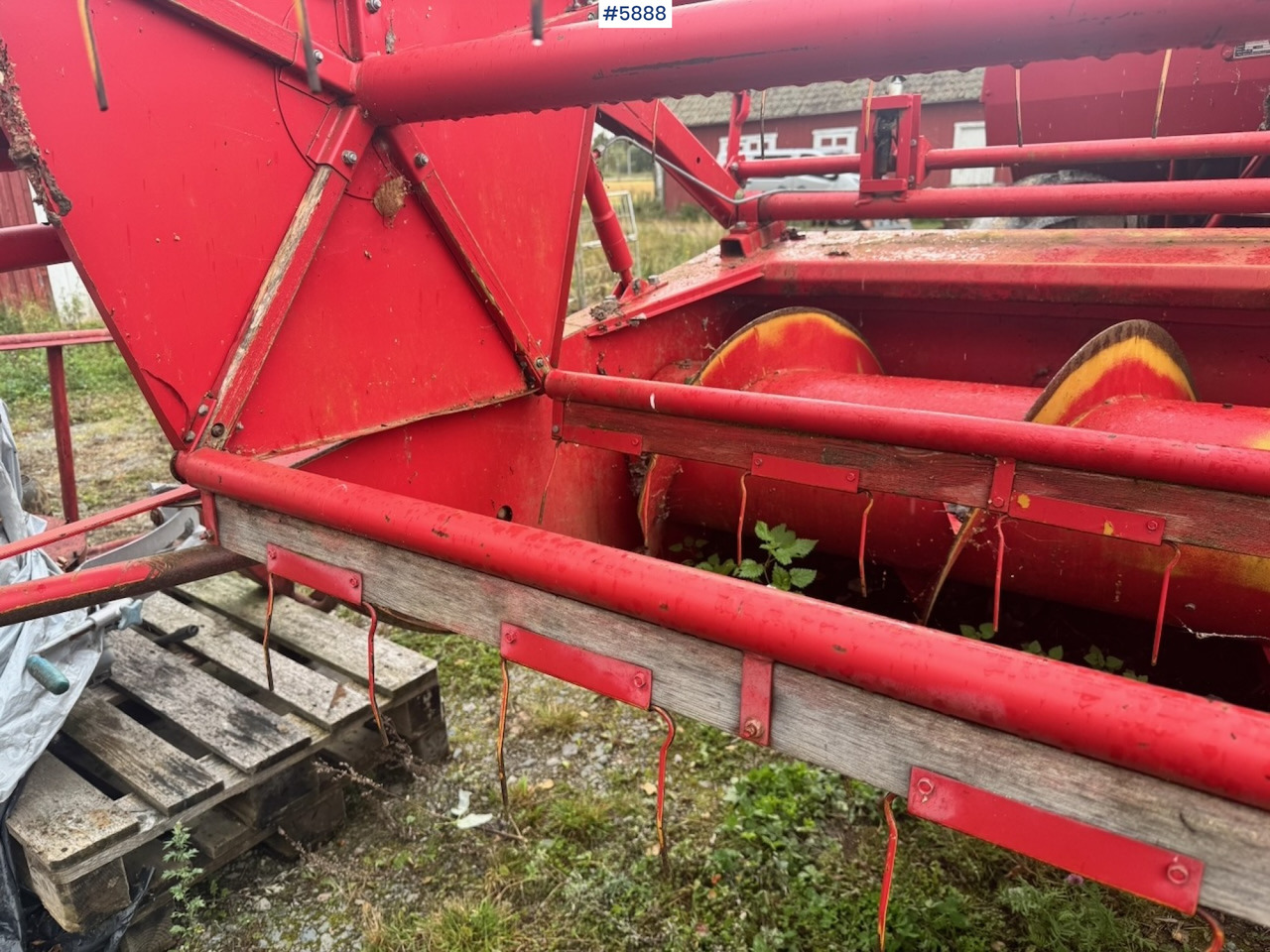 Leikkuupuimuri 1986 Massey Ferguson 330 combine harvester: kuva Leikkuupuimuri 1986 Massey Ferguson 330 combine harvester