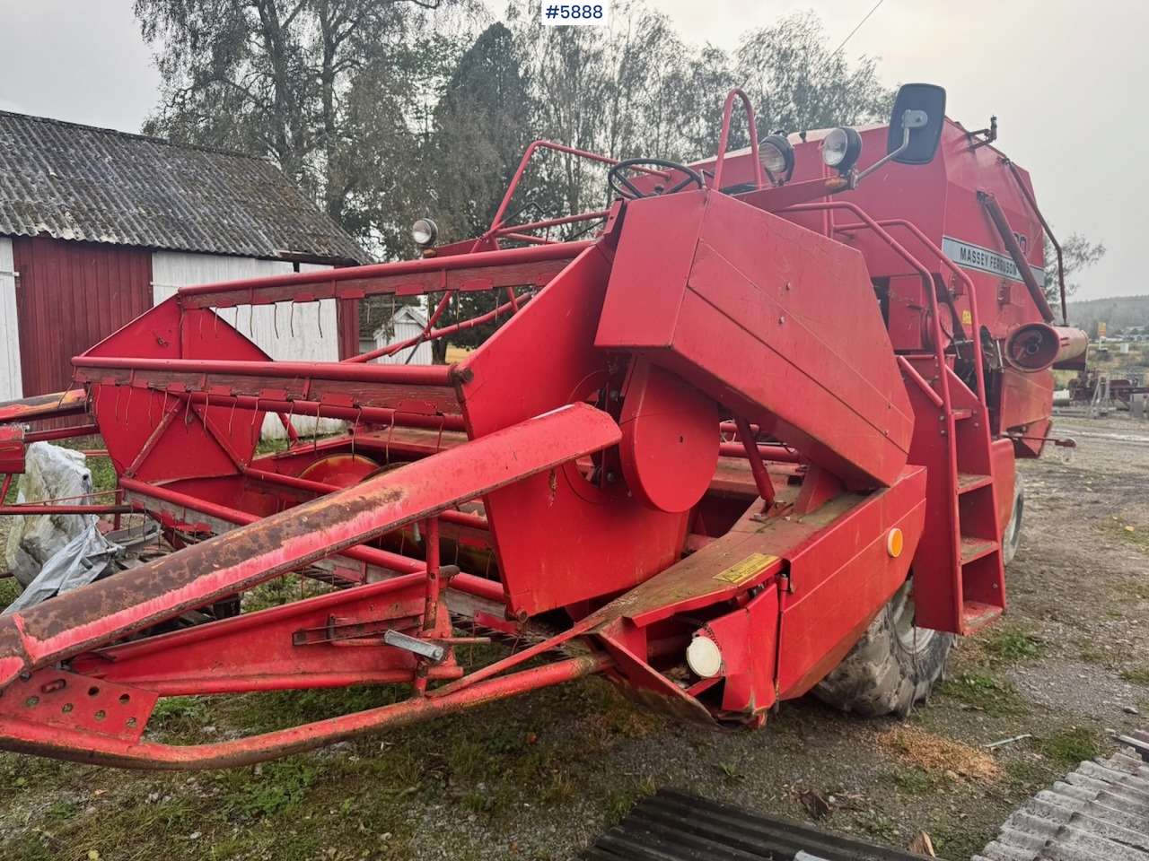 Leikkuupuimuri 1986 Massey Ferguson 330 combine harvester: kuva Leikkuupuimuri 1986 Massey Ferguson 330 combine harvester