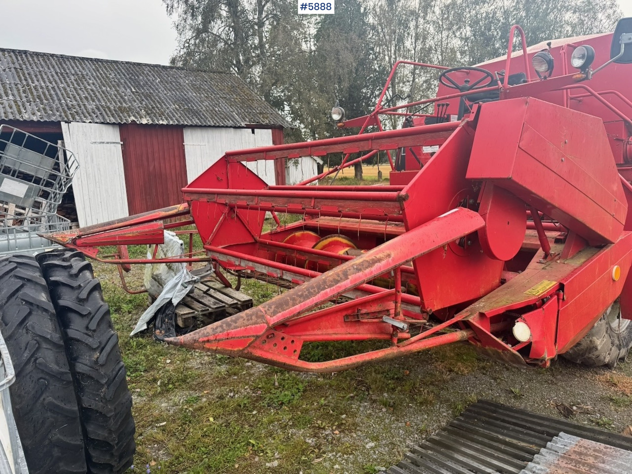 Leikkuupuimuri 1986 Massey Ferguson 330 combine harvester: kuva Leikkuupuimuri 1986 Massey Ferguson 330 combine harvester