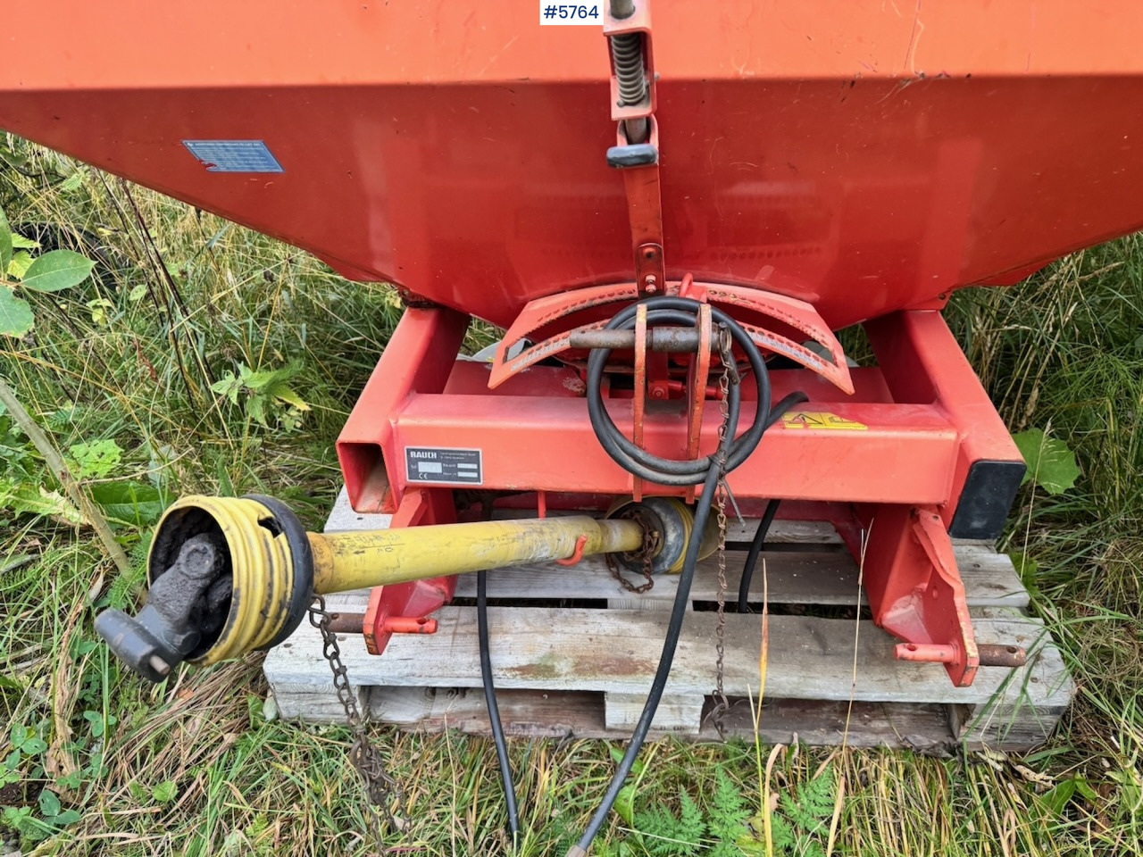 1999 Rauch MDS 81 Fertiliser Spreader - Lannoitteenlevitin: kuva 1999 Rauch MDS 81 Fertiliser Spreader - Lannoitteenlevitin 1999 Rauch MDS 81 Fertiliser Spreader - Lannoitteenlevitin: kuva 1999 Rauch MDS 81 Fertiliser Spreader - Lannoitteenlevitin
