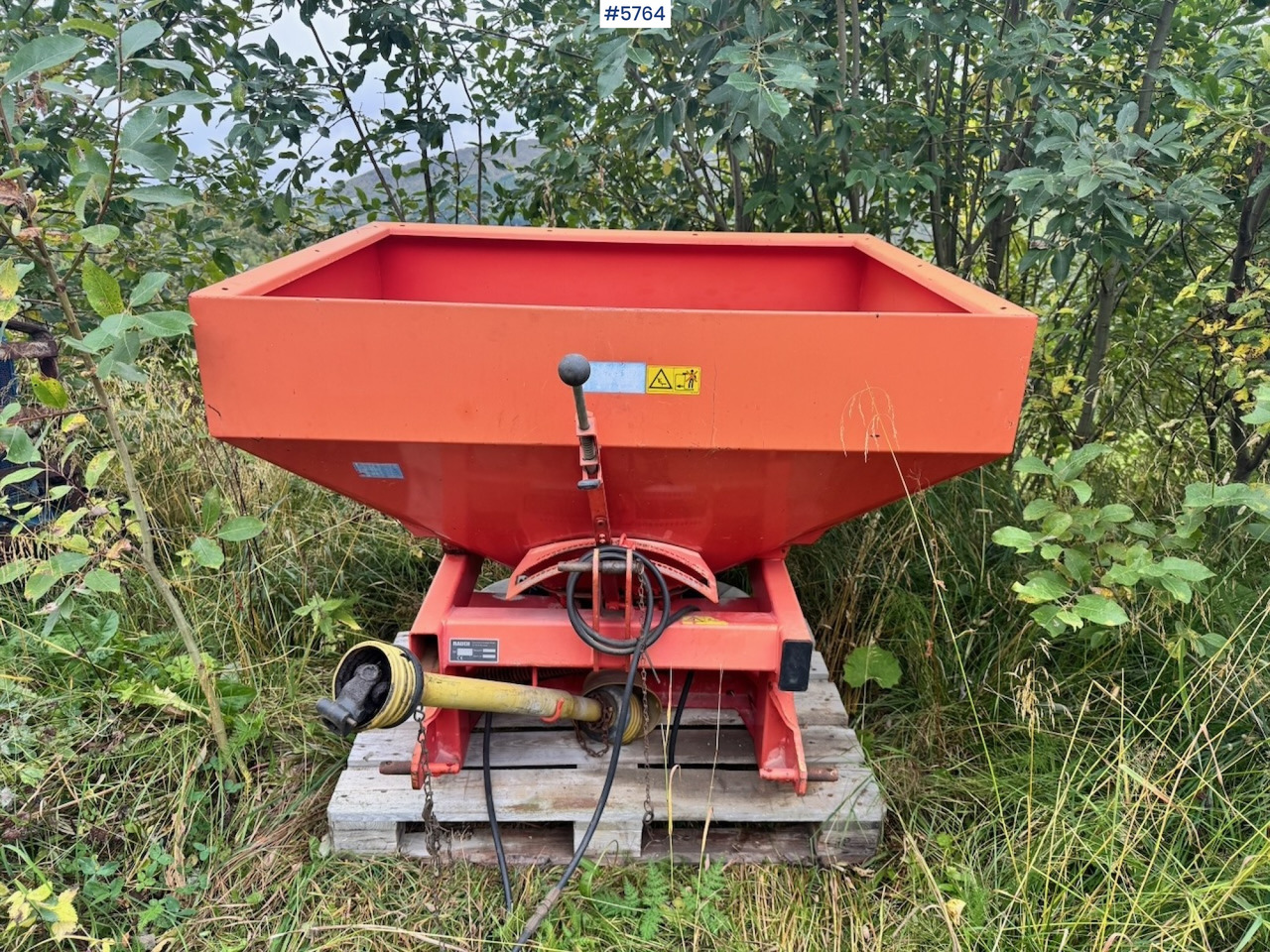 1999 Rauch MDS 81 Fertiliser Spreader - Lannoitteenlevitin: kuva 1999 Rauch MDS 81 Fertiliser Spreader - Lannoitteenlevitin 1999 Rauch MDS 81 Fertiliser Spreader - Lannoitteenlevitin: kuva 1999 Rauch MDS 81 Fertiliser Spreader - Lannoitteenlevitin