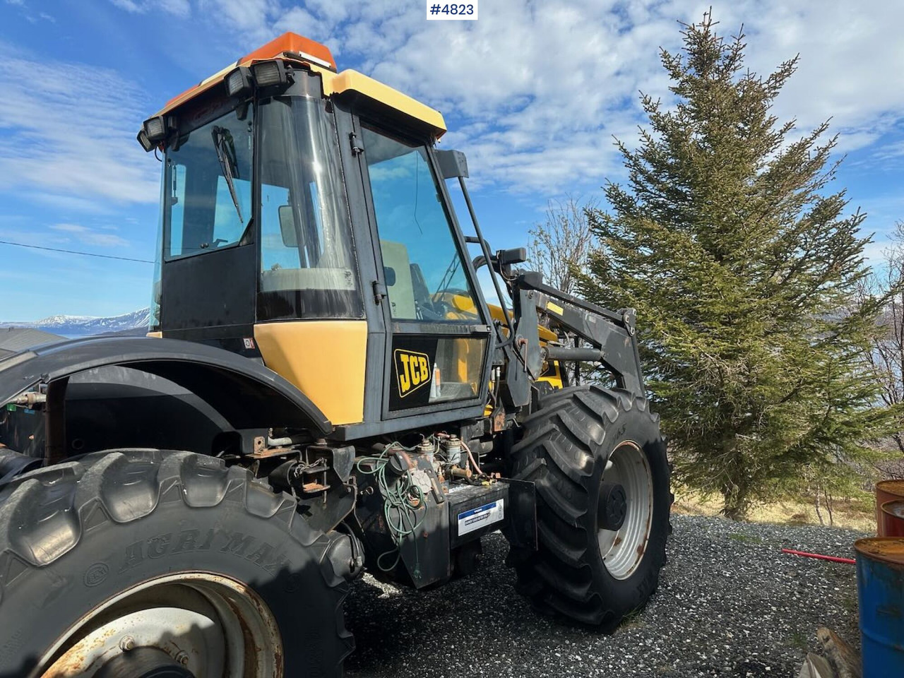 Traktori 2000 JCB Fastrac 4x4 tractor w/ loader, 2 new tires, gravel bucket or snow bucket. WATCH VIDEO.: kuva Traktori 2000 JCB Fastrac 4x4 tractor w/ loader, 2 new tires, gravel bucket or snow bucket. WATCH VIDEO.