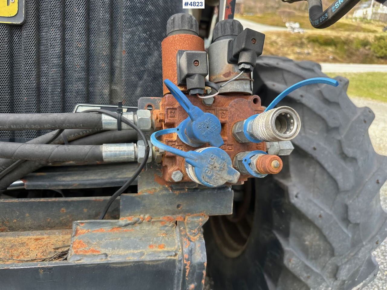Traktori 2000 JCB Fastrac 4x4 tractor w/ loader, 2 new tires, gravel bucket or snow bucket. WATCH VIDEO.: kuva Traktori 2000 JCB Fastrac 4x4 tractor w/ loader, 2 new tires, gravel bucket or snow bucket. WATCH VIDEO.