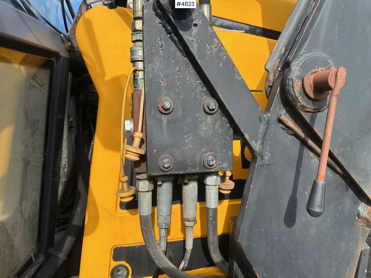 Traktori 2000 JCB Fastrac 4x4 tractor w/ loader, 2 new tires, gravel bucket or snow bucket. WATCH VIDEO.: kuva Traktori 2000 JCB Fastrac 4x4 tractor w/ loader, 2 new tires, gravel bucket or snow bucket. WATCH VIDEO.