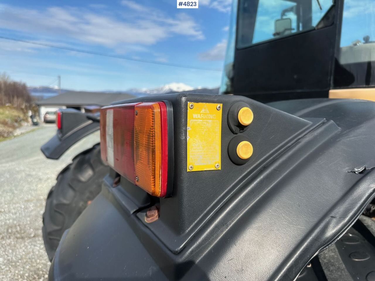 Traktori 2000 JCB Fastrac 4x4 tractor w/ loader, 2 new tires, gravel bucket or snow bucket. WATCH VIDEO.: kuva Traktori 2000 JCB Fastrac 4x4 tractor w/ loader, 2 new tires, gravel bucket or snow bucket. WATCH VIDEO.