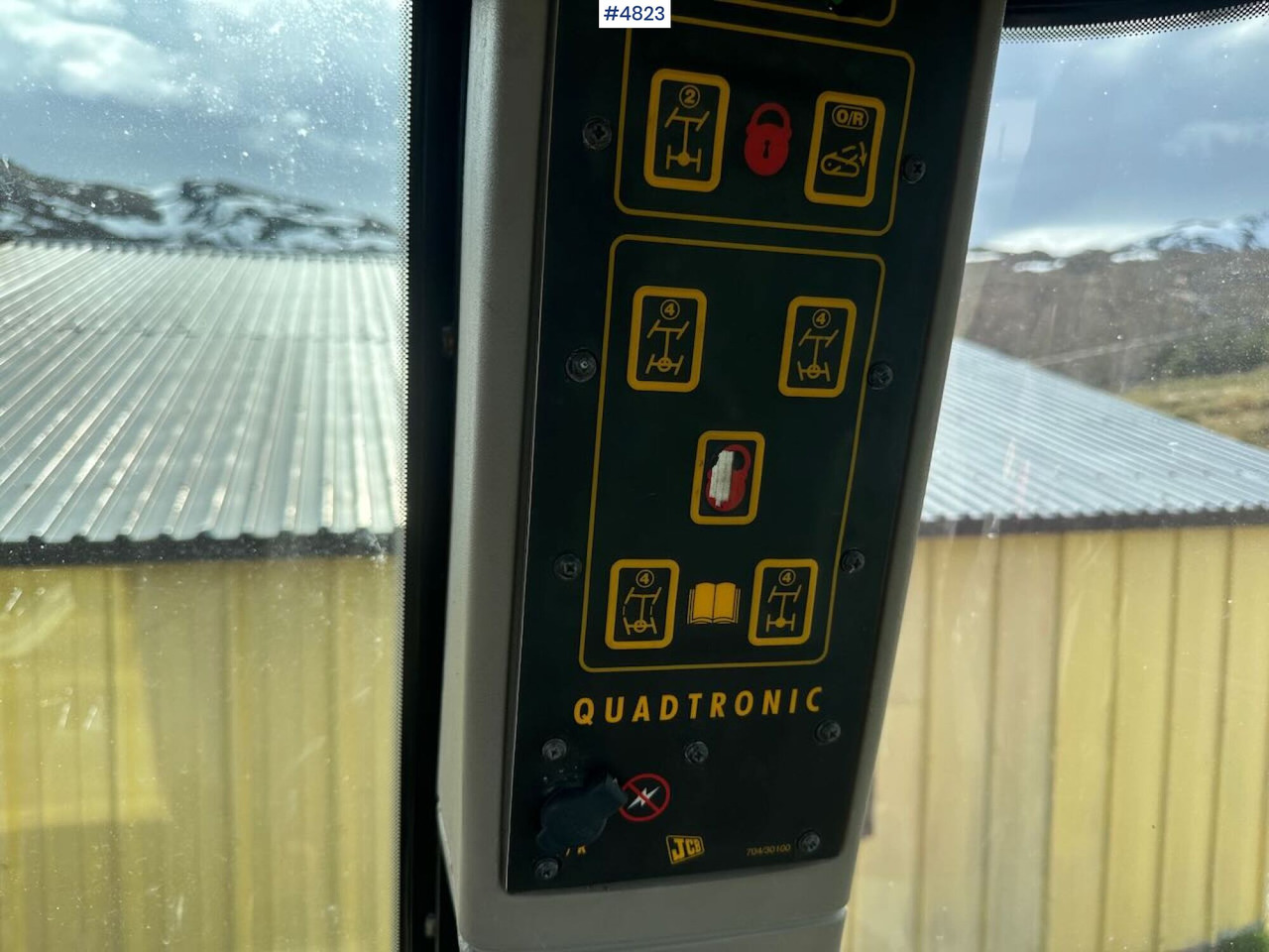 Traktori 2000 JCB Fastrac 4x4 tractor w/ loader, 2 new tires, gravel bucket or snow bucket. WATCH VIDEO.: kuva Traktori 2000 JCB Fastrac 4x4 tractor w/ loader, 2 new tires, gravel bucket or snow bucket. WATCH VIDEO.