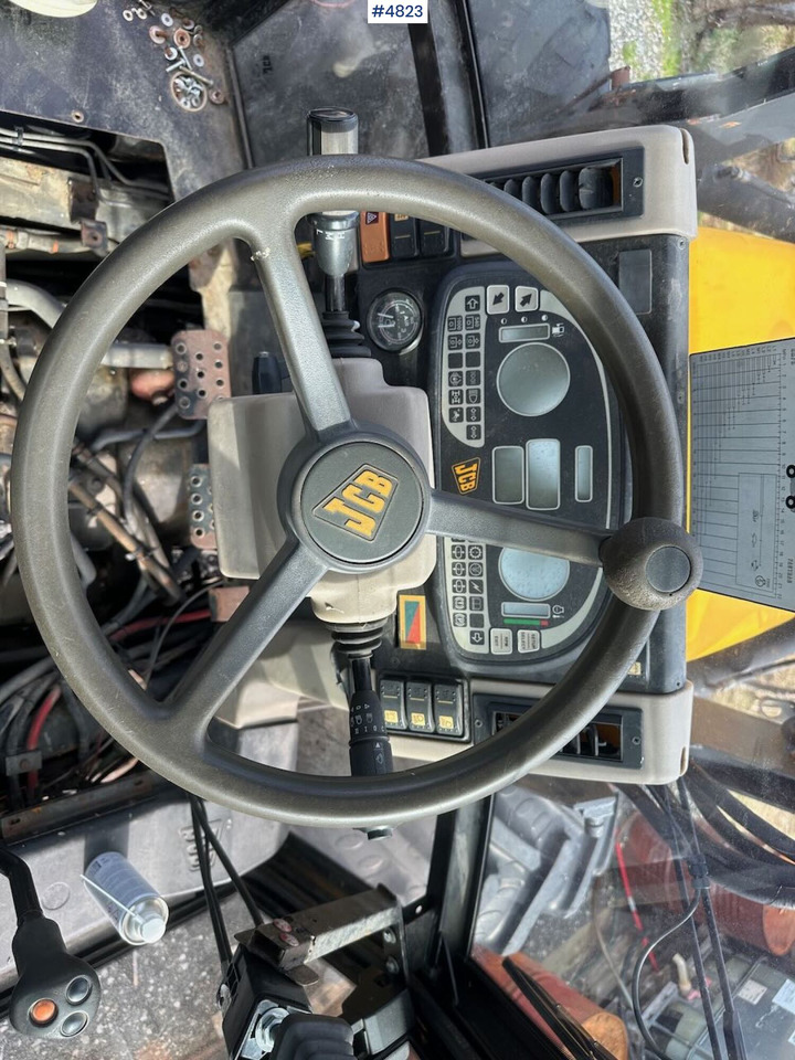 Traktori 2000 JCB Fastrac 4x4 tractor w/ loader, 2 new tires, gravel bucket or snow bucket. WATCH VIDEO.: kuva Traktori 2000 JCB Fastrac 4x4 tractor w/ loader, 2 new tires, gravel bucket or snow bucket. WATCH VIDEO.