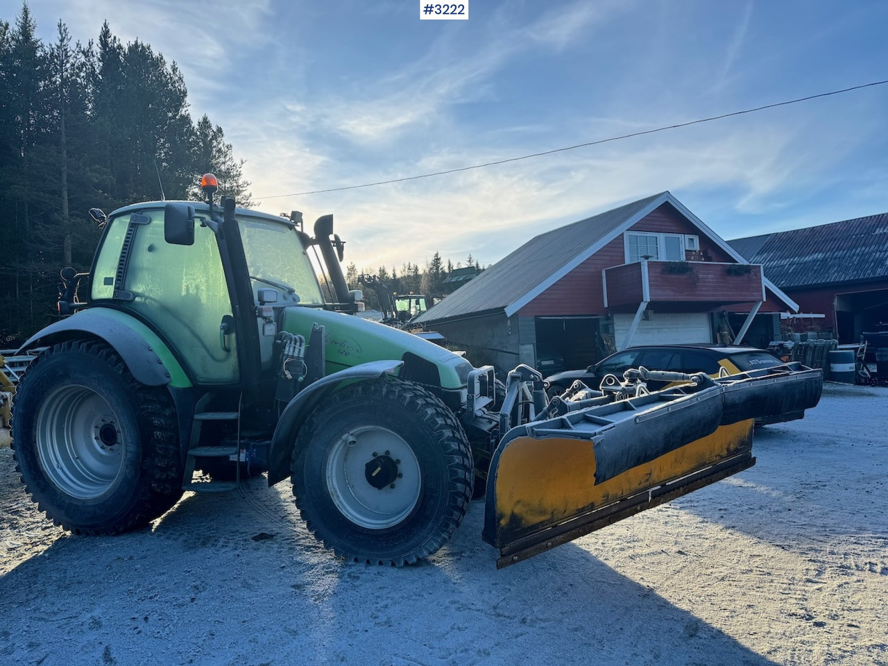 Traktori 2001 Deutz-Fahr Agrotron 120 4x4 tractor with front loader, 2 sets of tires, snowplow mount, and blade.: kuva Traktori 2001 Deutz-Fahr Agrotron 120 4x4 tractor with front loader, 2 sets of tires, snowplow mount, and blade.