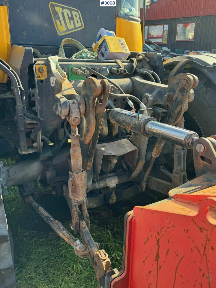Traktori 2001 JCB Fastrac 3185 4x4. The plow rigged and two sets of tires.: kuva Traktori 2001 JCB Fastrac 3185 4x4. The plow rigged and two sets of tires.