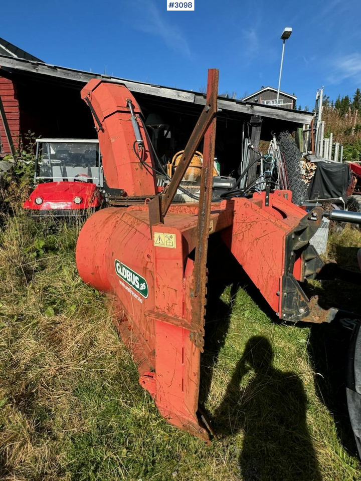 Traktori 2001 JCB Fastrac 3185 4x4. The plow rigged and two sets of tires.: kuva Traktori 2001 JCB Fastrac 3185 4x4. The plow rigged and two sets of tires.