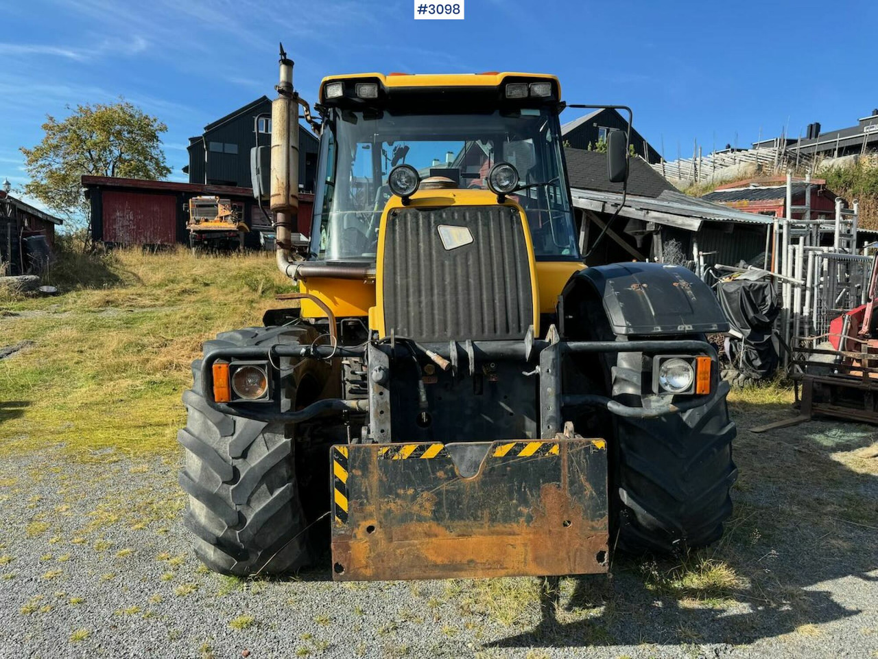 Traktori 2001 JCB Fastrac 3185 4x4. The plow rigged and two sets of tires.: kuva Traktori 2001 JCB Fastrac 3185 4x4. The plow rigged and two sets of tires.