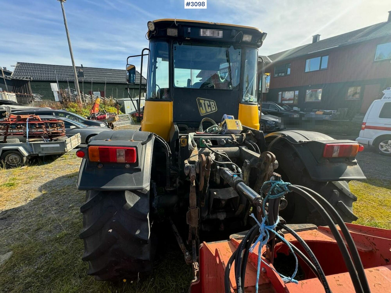 Traktori 2001 JCB Fastrac 3185 4x4. The plow rigged and two sets of tires.: kuva Traktori 2001 JCB Fastrac 3185 4x4. The plow rigged and two sets of tires.
