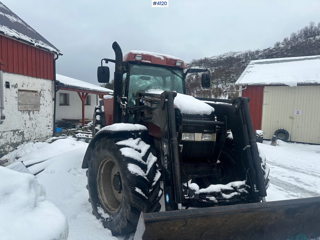 2002 CASE MX 135 MAXXUM 4x4 tractor with front loader. - Traktori: kuva 2002 CASE MX 135 MAXXUM 4x4 tractor with front loader. - Traktori 2002 CASE MX 135 MAXXUM 4x4 tractor with front loader. - Traktori: kuva 2002 CASE MX 135 MAXXUM 4x4 tractor with front loader. - Traktori