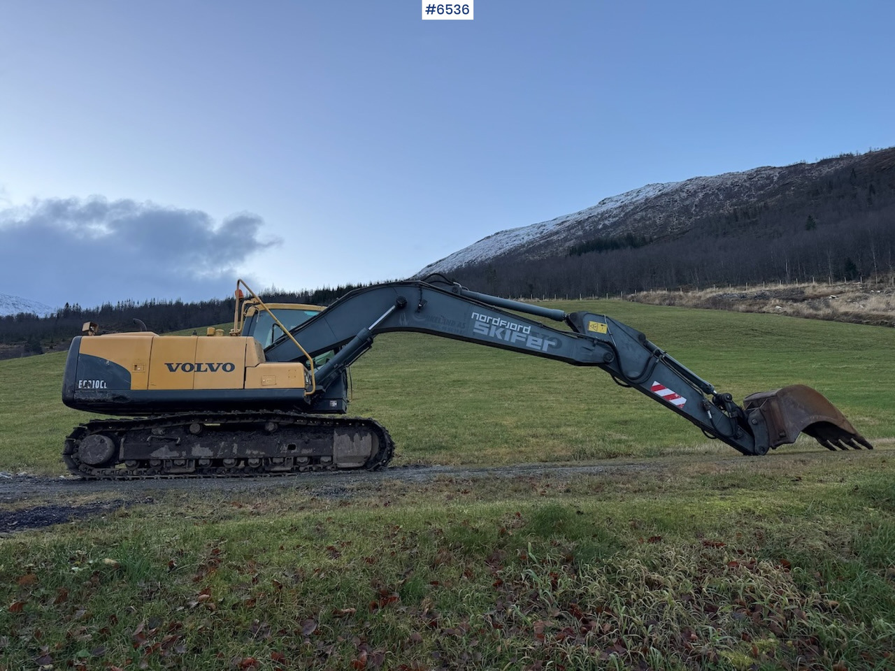 2007 Volvo EC 210 CL w/ excavator bucket and good chassis. - Kaivuri: kuva 2007 Volvo EC 210 CL w/ excavator bucket and good chassis. - Kaivuri 2007 Volvo EC 210 CL w/ excavator bucket and good chassis. - Kaivuri: kuva 2007 Volvo EC 210 CL w/ excavator bucket and good chassis. - Kaivuri