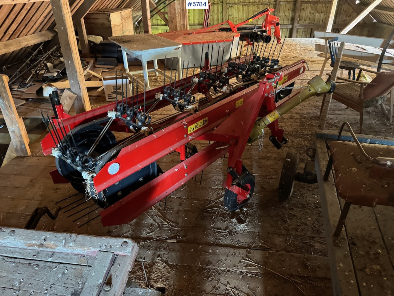 2008 SIP Favorit 220 Side Delivery Rake - Heinäkone: kuva 2008 SIP Favorit 220 Side Delivery Rake - Heinäkone 2008 SIP Favorit 220 Side Delivery Rake - Heinäkone: kuva 2008 SIP Favorit 220 Side Delivery Rake - Heinäkone