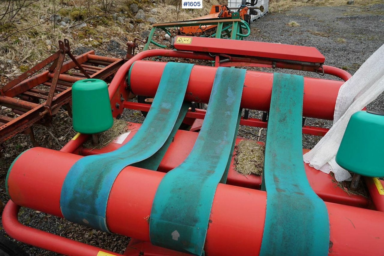 2009 Kverneland Taarup 7420 Round bale packs - Heinäkone: kuva 2009 Kverneland Taarup 7420 Round bale packs - Heinäkone 2009 Kverneland Taarup 7420 Round bale packs - Heinäkone: kuva 2009 Kverneland Taarup 7420 Round bale packs - Heinäkone