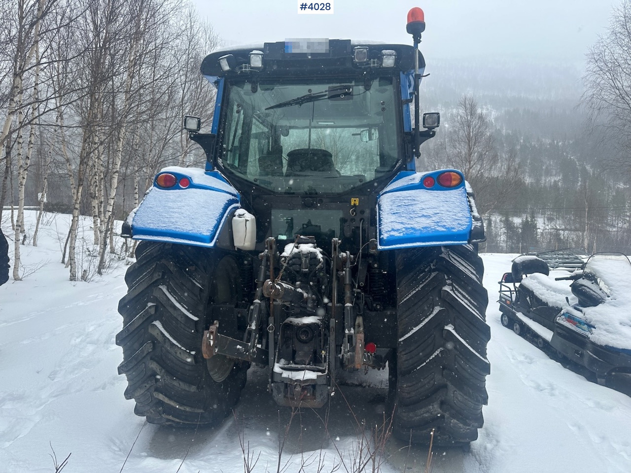 2012 Valtra N122 4x4 traktor w/ front loader and Dalen snow blower - Traktori: kuva 2012 Valtra N122 4x4 traktor w/ front loader and Dalen snow blower - Traktori 2012 Valtra N122 4x4 traktor w/ front loader and Dalen snow blower - Traktori: kuva 2012 Valtra N122 4x4 traktor w/ front loader and Dalen snow blower - Traktori