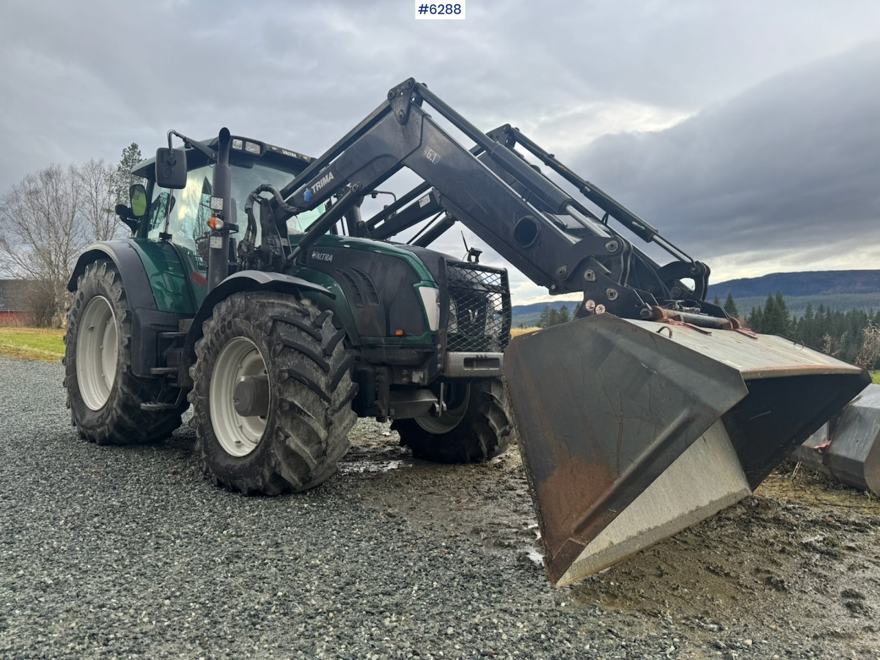 2013 Valtra T203 w/ Trima front loader, snow bucket, gravel bucket, pallet forks and timber clamp! - Traktori: kuva 2013 Valtra T203 w/ Trima front loader, snow bucket, gravel bucket, pallet forks and timber clamp! - Traktori 2013 Valtra T203 w/ Trima front loader, snow bucket, gravel bucket, pallet forks and timber clamp! - Traktori: kuva 2013 Valtra T203 w/ Trima front loader, snow bucket, gravel bucket, pallet forks and timber clamp! - Traktori
