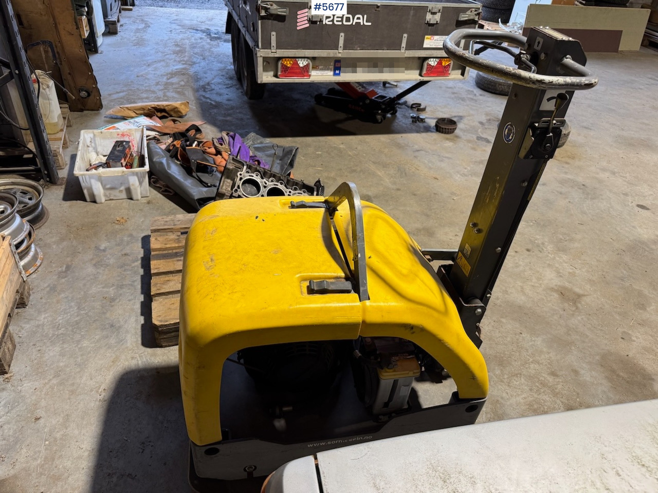 2015 Atlas Copco LG 400 Vibro Plate. - Tärylevy: kuva 2015 Atlas Copco LG 400 Vibro Plate. - Tärylevy 2015 Atlas Copco LG 400 Vibro Plate. - Tärylevy: kuva 2015 Atlas Copco LG 400 Vibro Plate. - Tärylevy