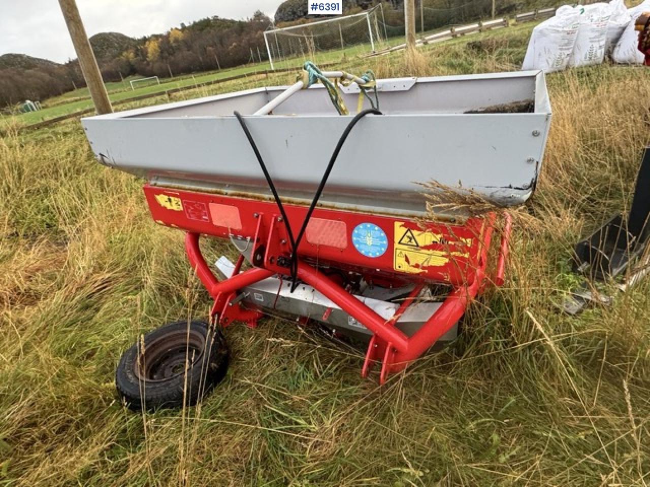 2016 Kverneland fertilizer spreader. Repair object. - Lannoitteenlevitin: kuva 2016 Kverneland fertilizer spreader. Repair object. - Lannoitteenlevitin 2016 Kverneland fertilizer spreader. Repair object. - Lannoitteenlevitin: kuva 2016 Kverneland fertilizer spreader. Repair object. - Lannoitteenlevitin