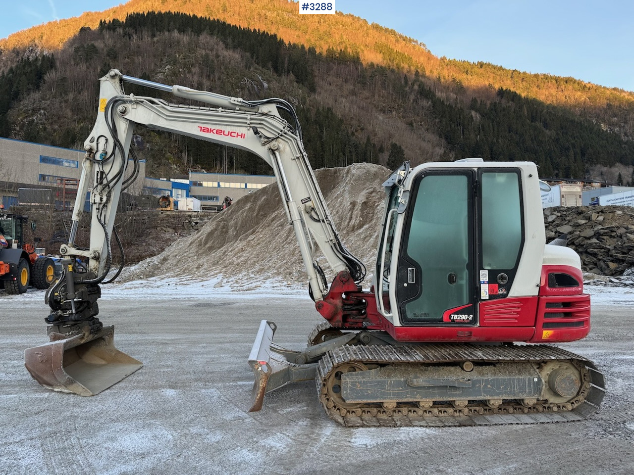 2022 Takeuchi TB 290-2 w/Rotory tilt and several buckets - Kaivuri: kuva 2022 Takeuchi TB 290-2 w/Rotory tilt and several buckets - Kaivuri 2022 Takeuchi TB 290-2 w/Rotory tilt and several buckets - Kaivuri: kuva 2022 Takeuchi TB 290-2 w/Rotory tilt and several buckets - Kaivuri