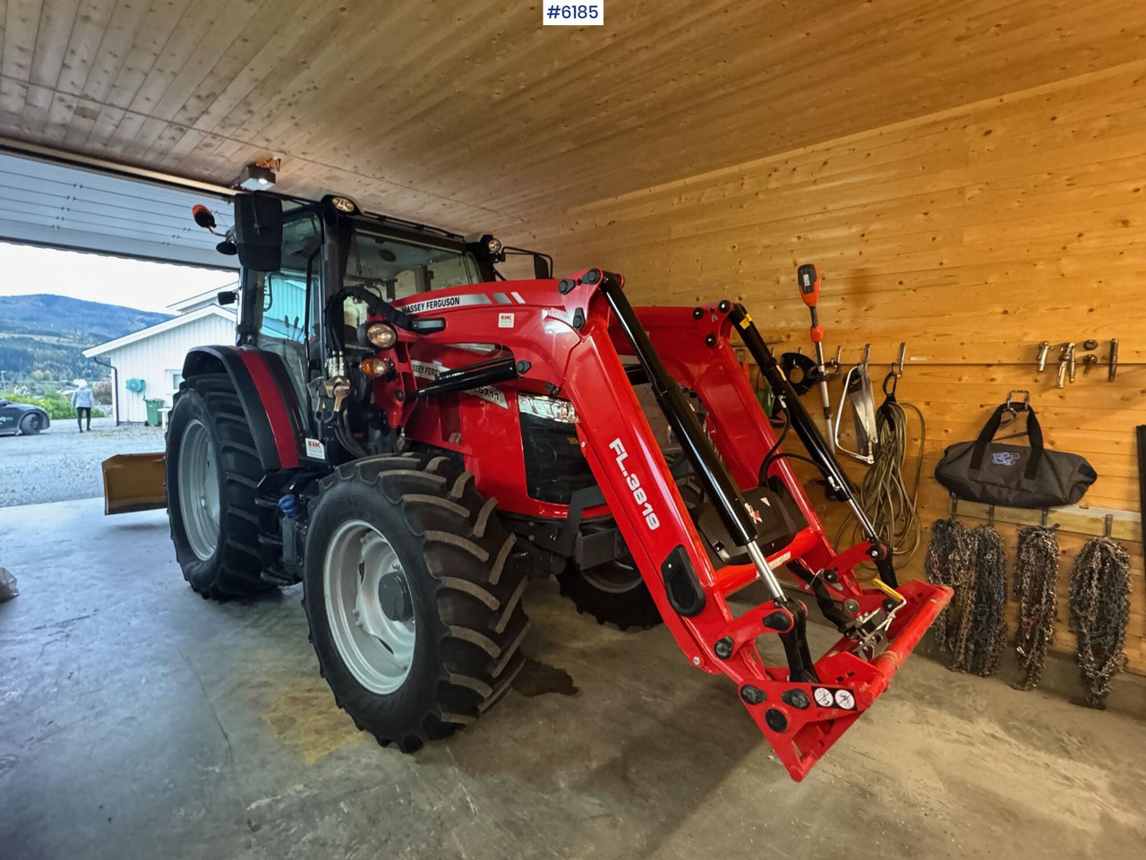 2023 Massey Ferguson 5711M Dyna w/ loader with 3rd function. Only 115 hours! - Traktori: kuva 2023 Massey Ferguson 5711M Dyna w/ loader with 3rd function. Only 115 hours! - Traktori 2023 Massey Ferguson 5711M Dyna w/ loader with 3rd function. Only 115 hours! - Traktori: kuva 2023 Massey Ferguson 5711M Dyna w/ loader with 3rd function. Only 115 hours! - Traktori