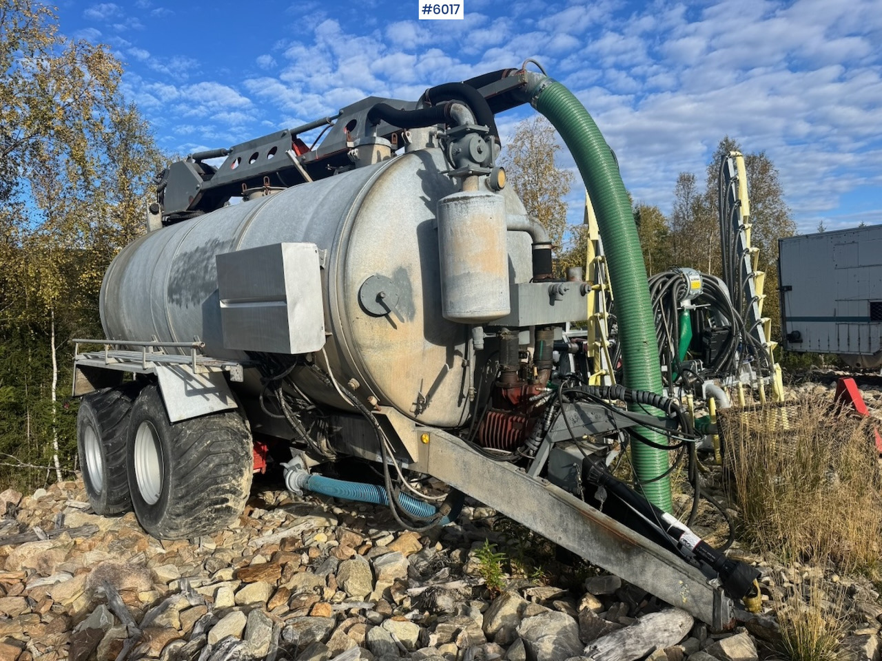 Caveco vacuum wagon with loading robot - Säiliöperävaunu: kuva Caveco vacuum wagon with loading robot - Säiliöperävaunu Caveco vacuum wagon with loading robot - Säiliöperävaunu: kuva Caveco vacuum wagon with loading robot - Säiliöperävaunu