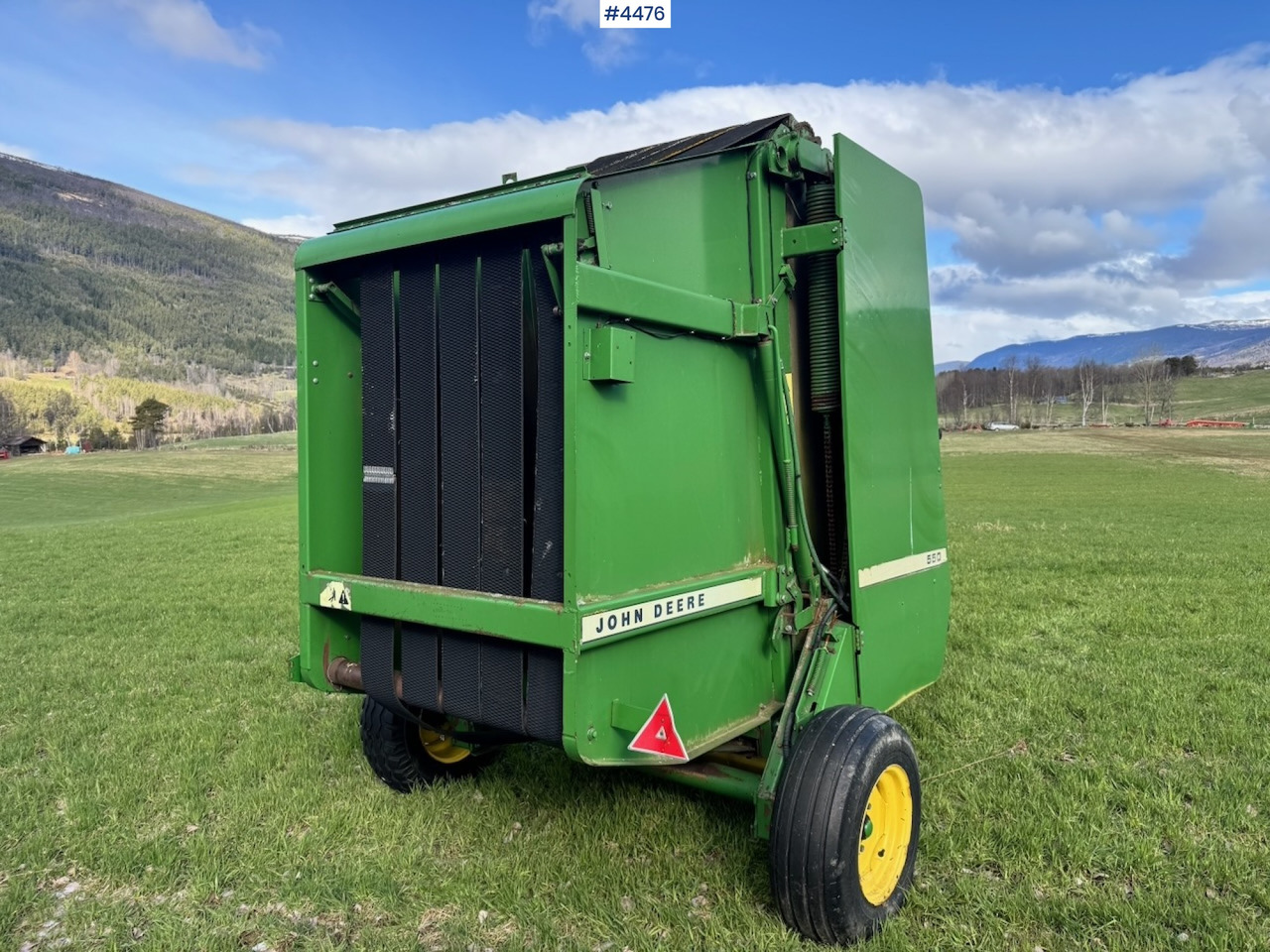 Circa 1990 John Deere 550 Round Baler - Heinäkone: kuva Circa 1990 John Deere 550 Round Baler - Heinäkone Circa 1990 John Deere 550 Round Baler - Heinäkone: kuva Circa 1990 John Deere 550 Round Baler - Heinäkone