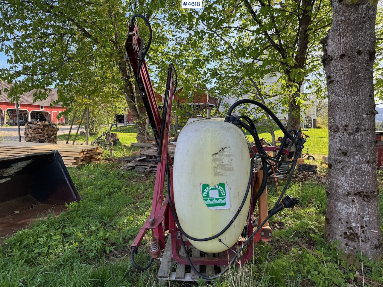 Hardi NK 800 w/ 10 m boom. - Kasvinsuojeluruisku: kuva Hardi NK 800 w/ 10 m boom. - Kasvinsuojeluruisku Hardi NK 800 w/ 10 m boom. - Kasvinsuojeluruisku: kuva Hardi NK 800 w/ 10 m boom. - Kasvinsuojeluruisku