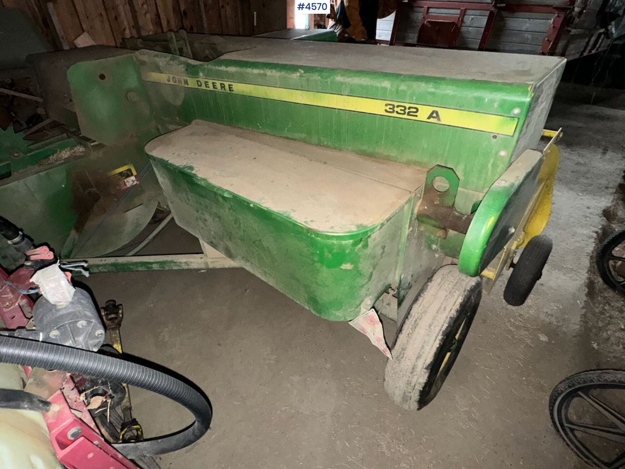 John Deere 332A Square baler - Heinäkone: kuva John Deere 332A Square baler - Heinäkone John Deere 332A Square baler - Heinäkone: kuva John Deere 332A Square baler - Heinäkone